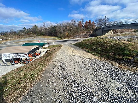 3rd image of 311 N Highway 27