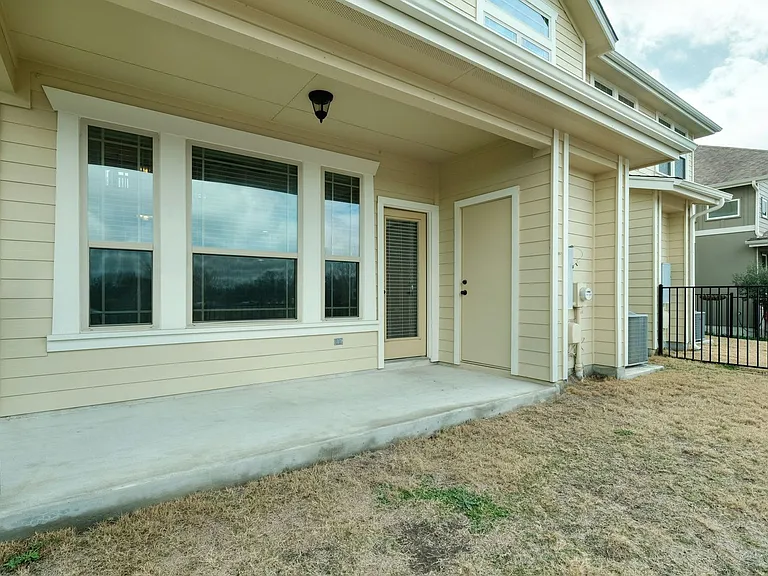 7320 Easy Wind Dr — Photo 3