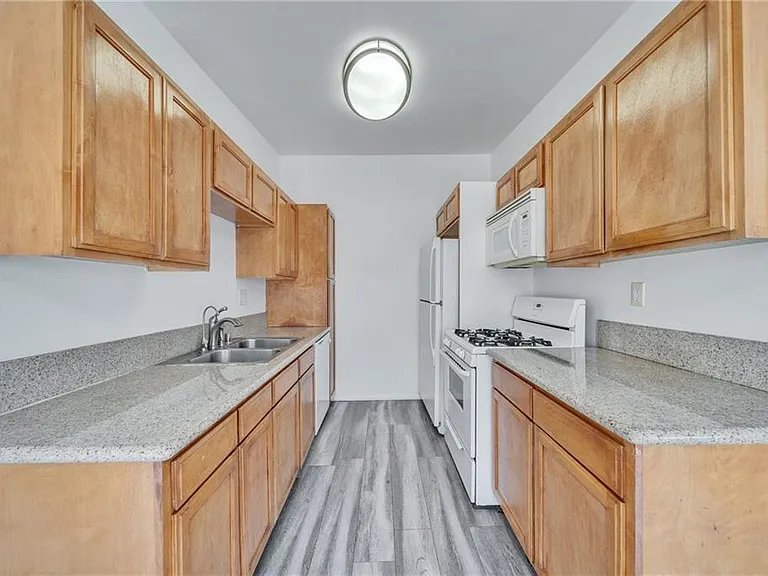 9900 Jordan Ave #62 — Photo 4
