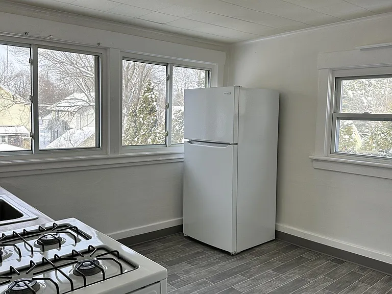 521 Adams St #5 — Photo 4