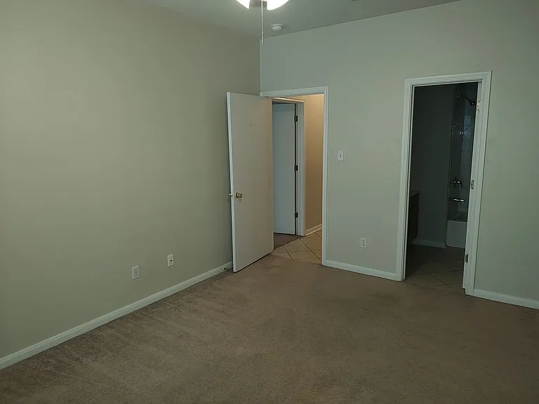 2206 S Bagdad Rd #B — Photo 9