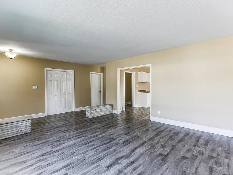 293 Mitchell Ave #MAIN FLOOR — Photo 8