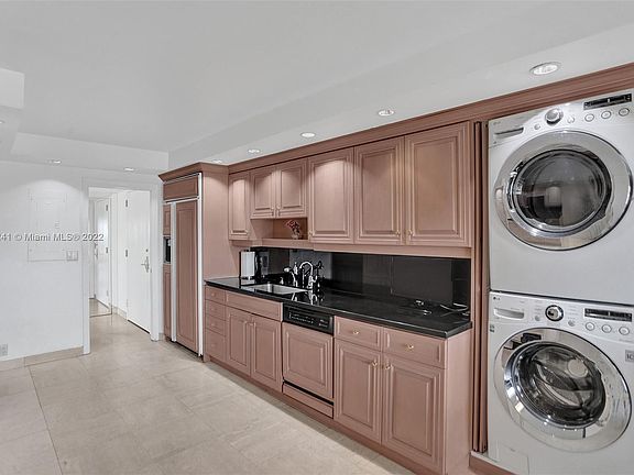5th image of 1800 NE 114th St APT 1610