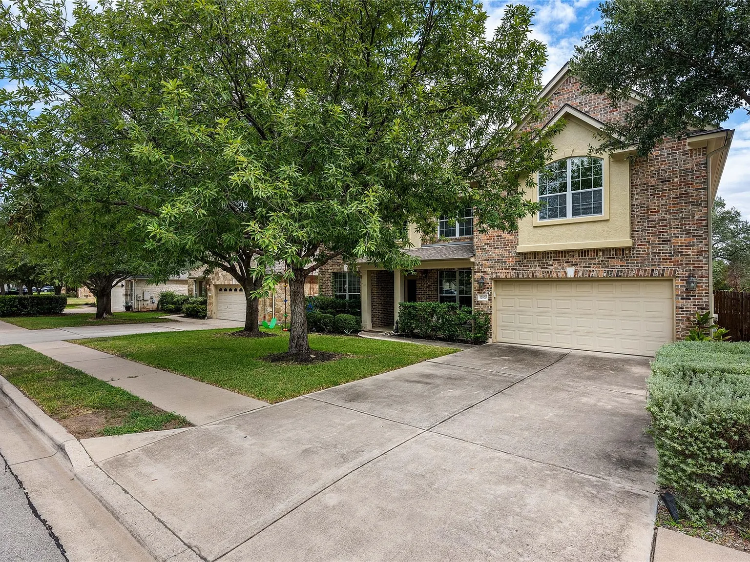 5 bed, 3.5 bath, 3595 sqft, $6,000 — Photo 3