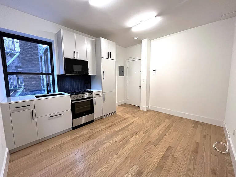35 Bedford St #15 — Photo 2