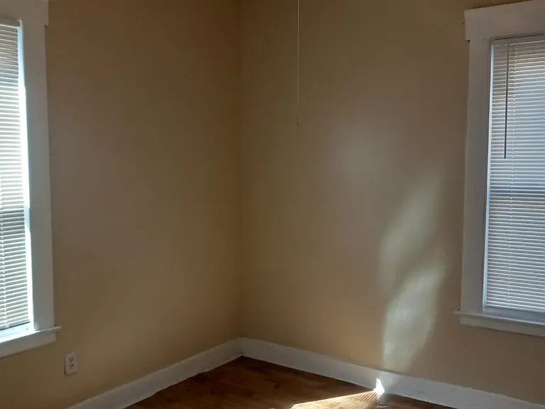 48 Hurlburt St #3 — Photo 7