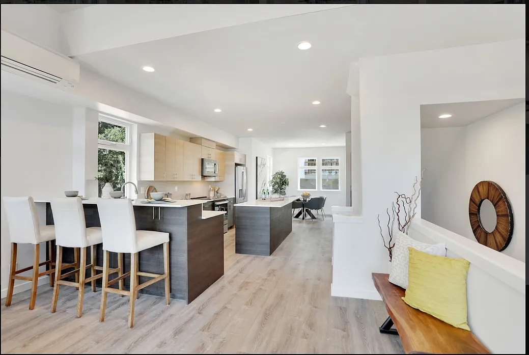 Silverlake Townhomes — Photo 2