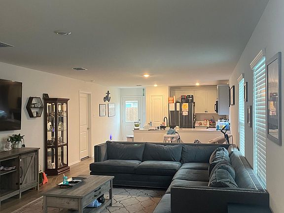 4th image of 738 Cochran Dr