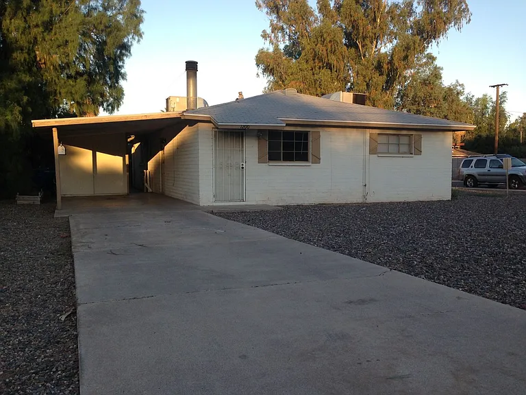 1200 S Farmer Ave — Photo 2