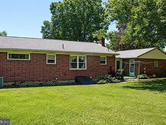 5th image of 625 Hampden Rd