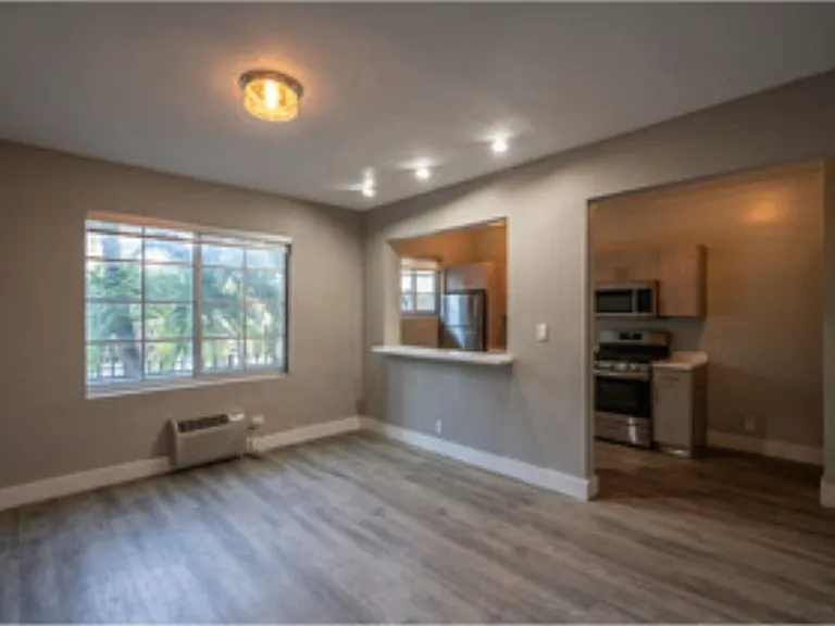 715 Michigan Ave #4 — Photo 1