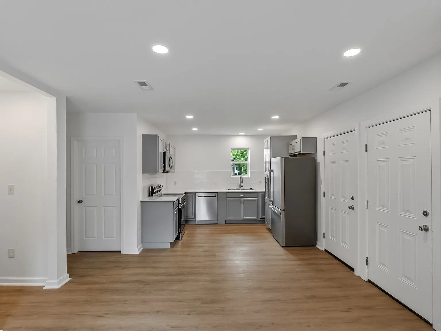 2 bed, 700 sqft, $1,550 — Photo 4