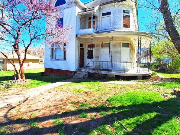 1009 N 6th St, Saint Joseph, MO 64501