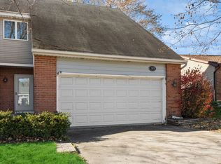 1012 Bent Tree Ct, Elgin, IL 60120