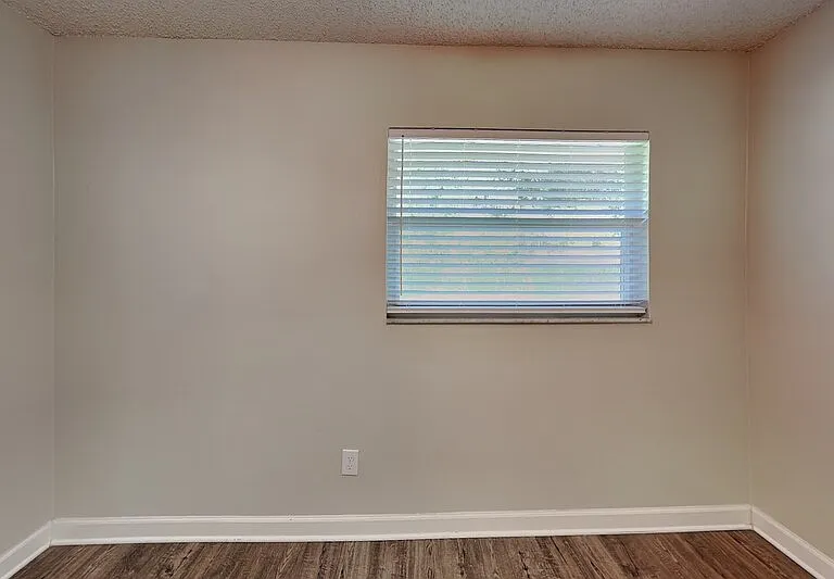 1016 Manchester Cir — Photo 12