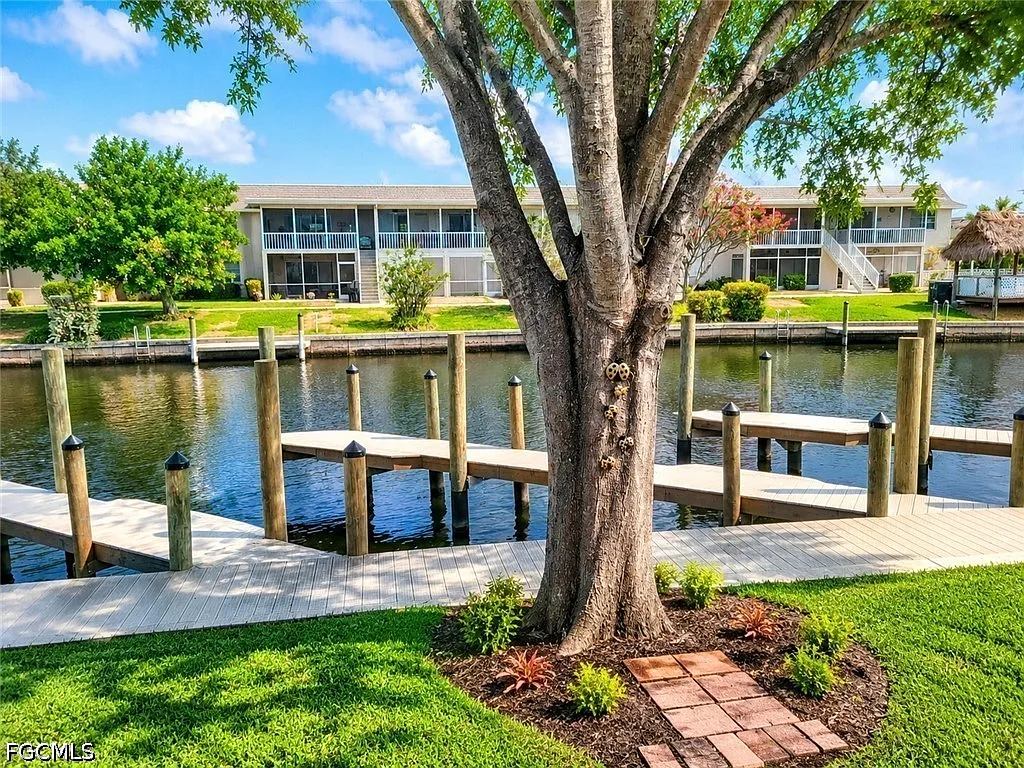 2 bed, 1.0 bath, 870 sqft, $1,195 — Photo 2
