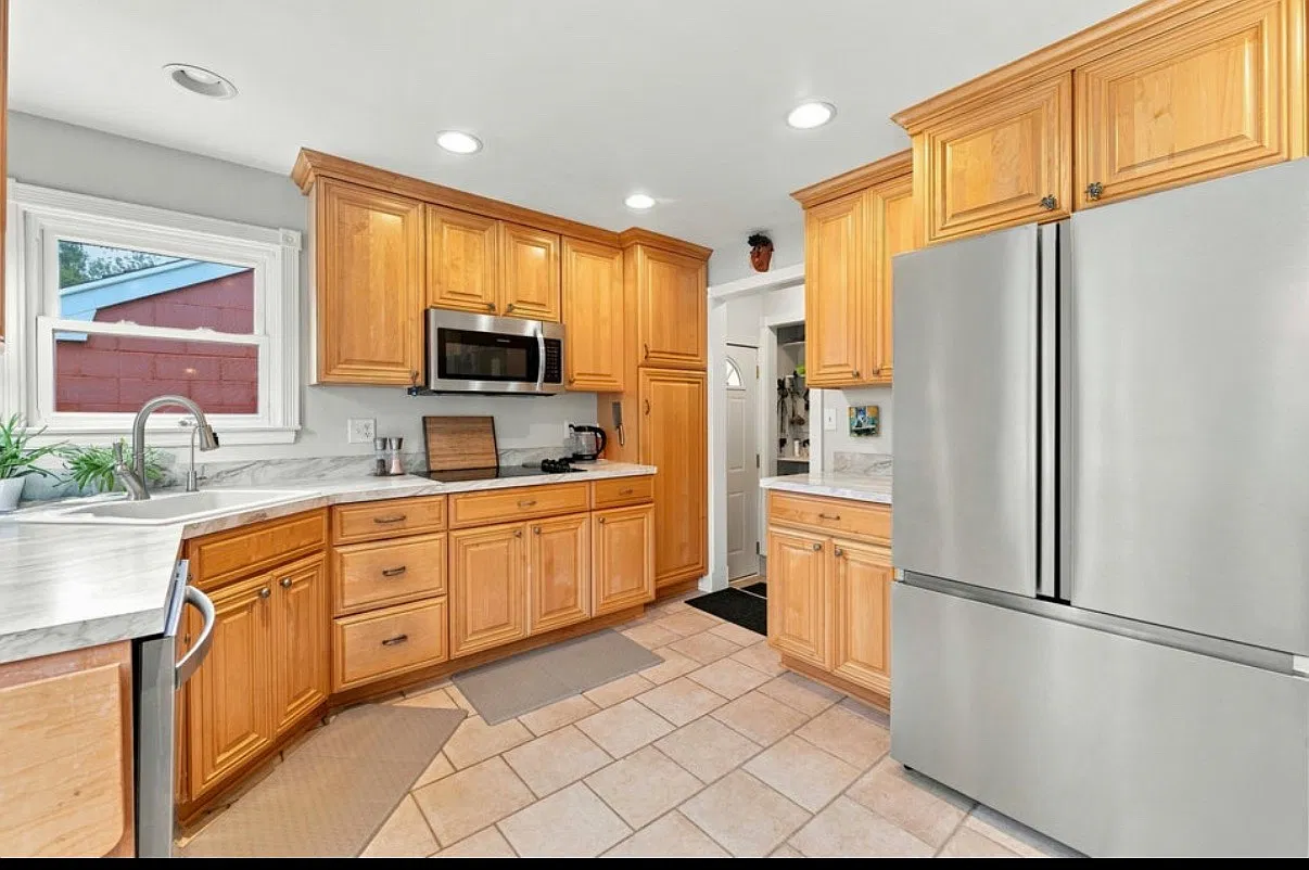 3 bed, 1202 sqft, $2,000 — Photo 2