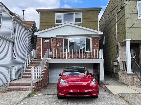 13 Silver St, Bayonne, NJ 07002