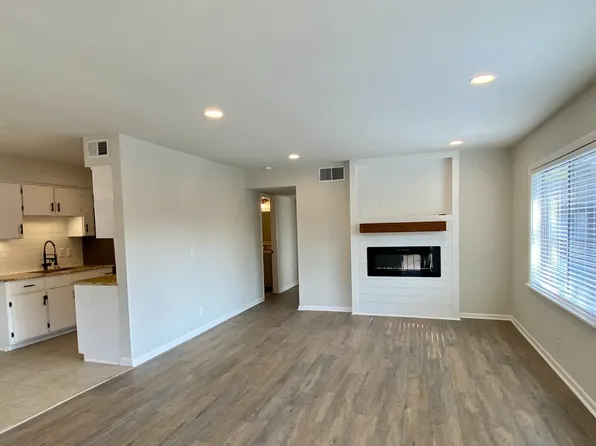 250 Donna Dr APT 2D, Hendersonville, TN 37075