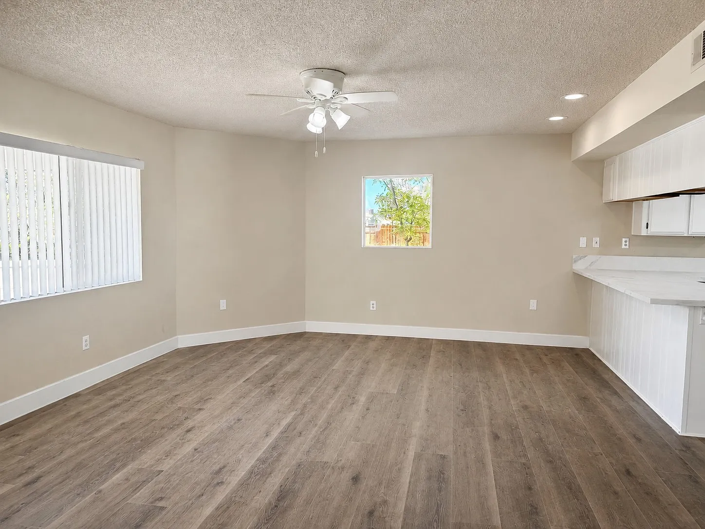 3 bed, 2.5 bath, 1949 sqft, $2,895 — Photo 2