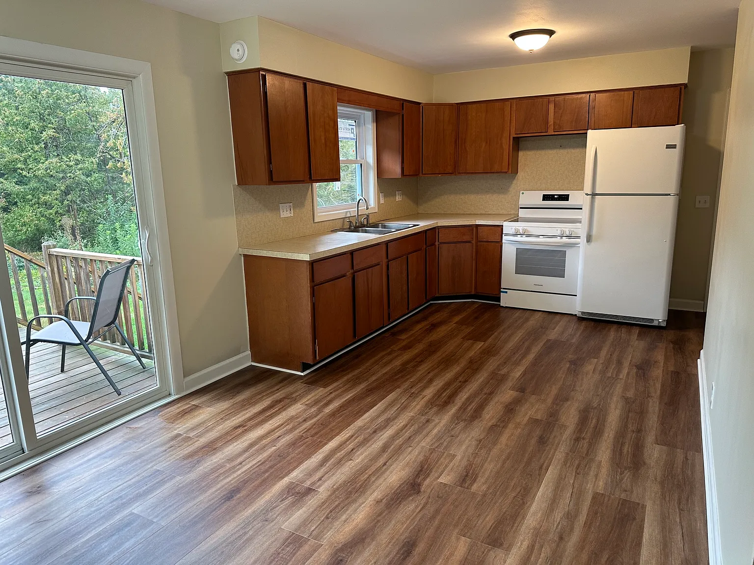 3 bed, 1.5 bath, 1500 sqft, $2,200 — Photo 3