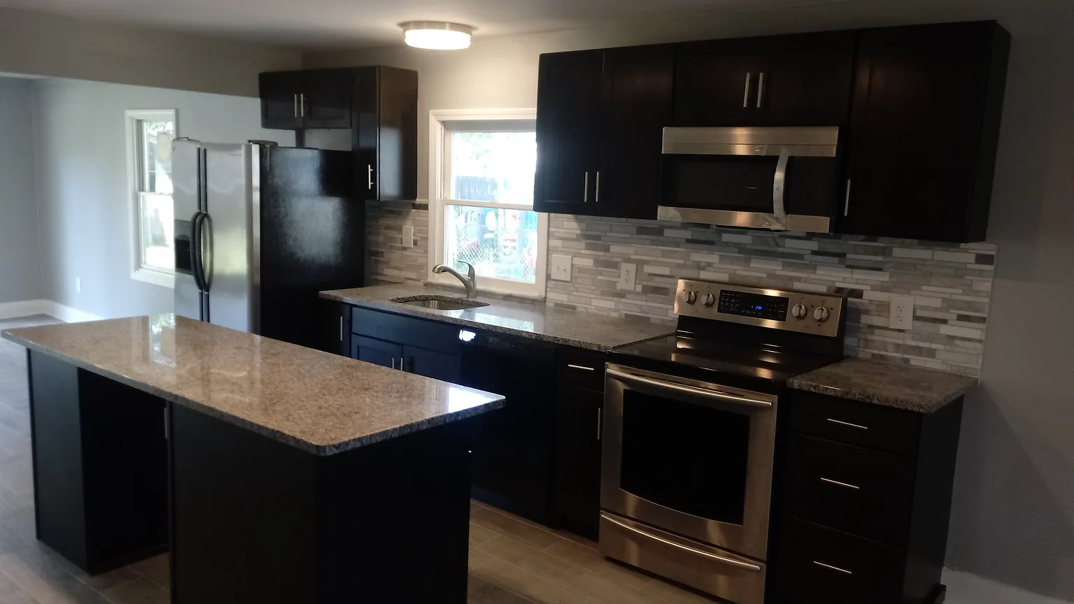 2124 Bomber Ave photo 1