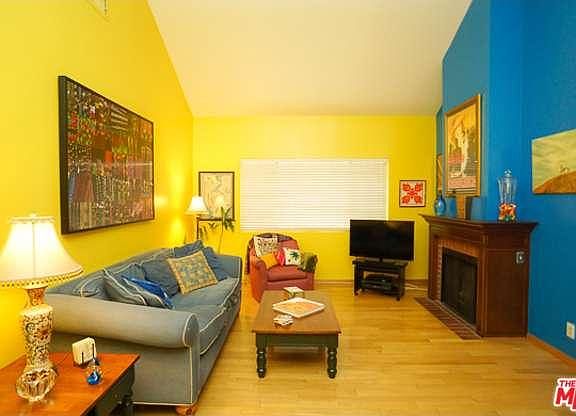 5th image of 14237 Burbank Blvd APT 3