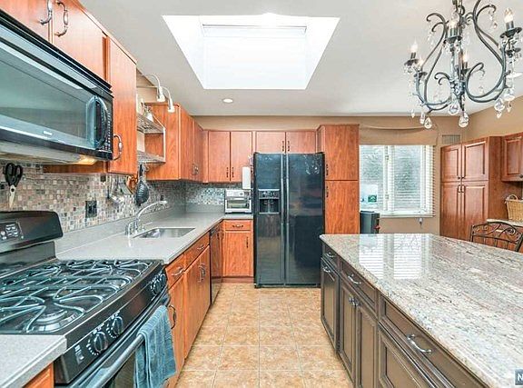 4th image of 21 N Peach Hill Ct #21