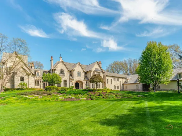 93 Hawley Woods Rd, Barrington, IL 60010