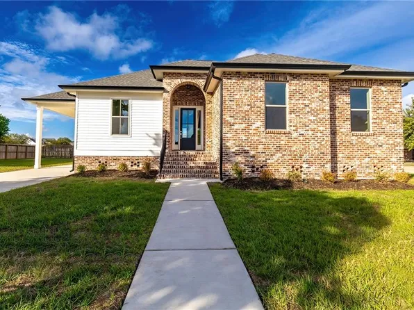 8429 Prince Dr, Chalmette, LA 70043