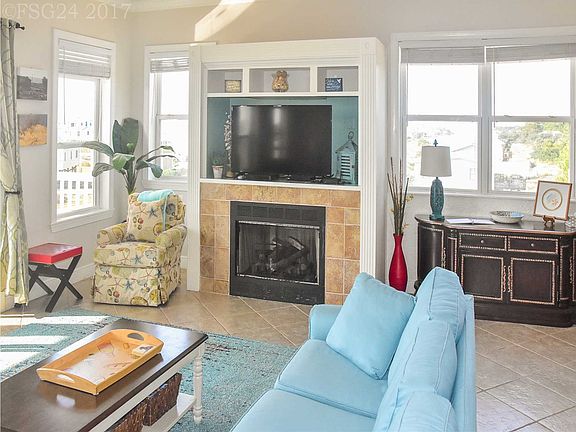 5th image of 949 E Gulf Beach Dr #D