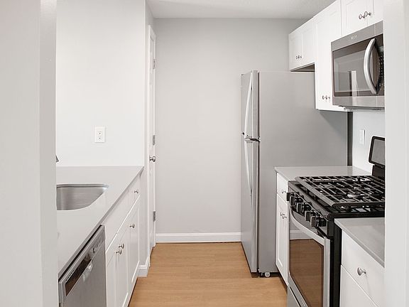2nd image of 941 Dyer Ave #19