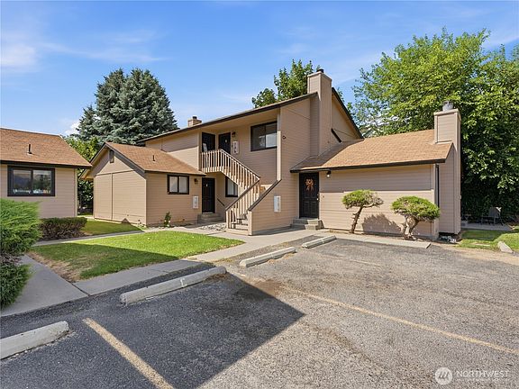4th image of 1321 Maple Street #A
