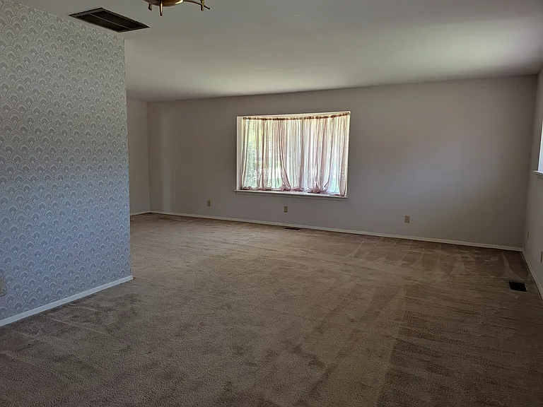 3810 N Rockwell Ave — Photo 18