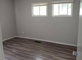 1915 Rookwood Rd, Cleveland, OH 44112