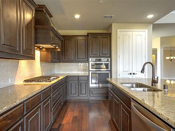 3rd image of 346 Redstone Dr