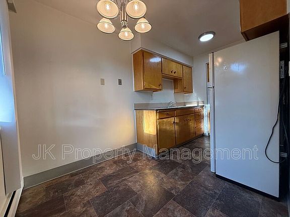 5th image of 205 11th St S APT 1