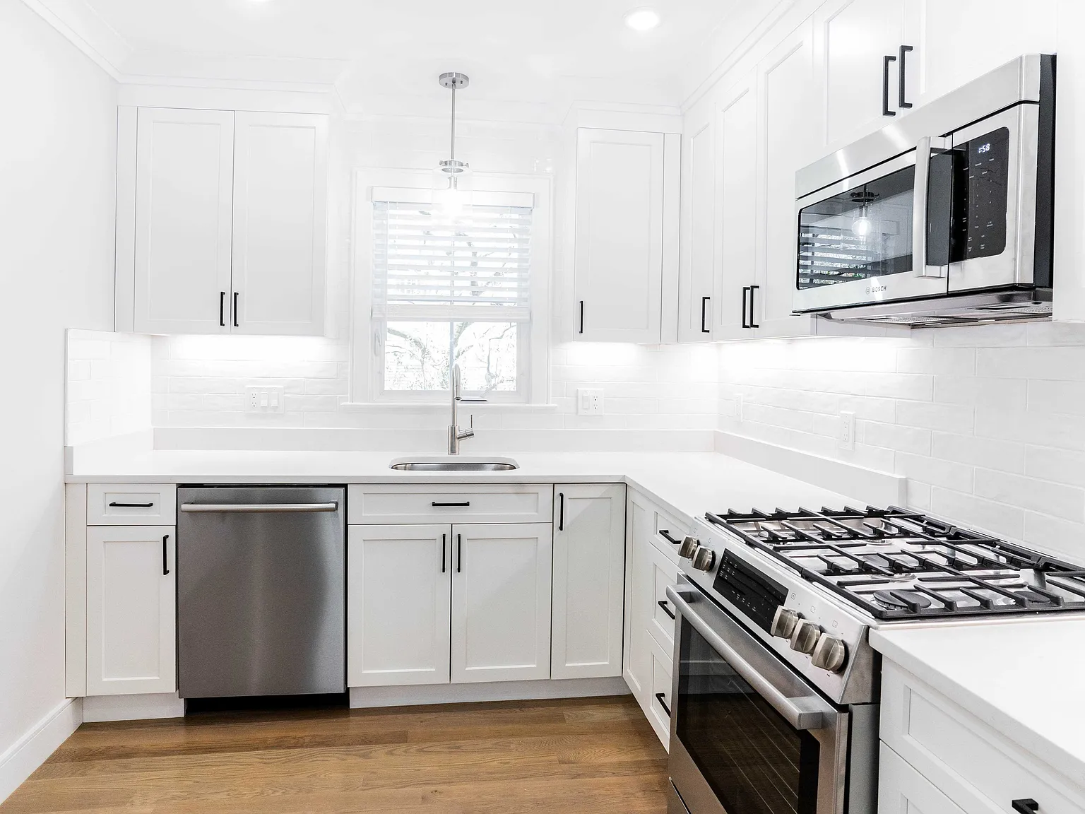 4 bed, $4,395 — Photo 1