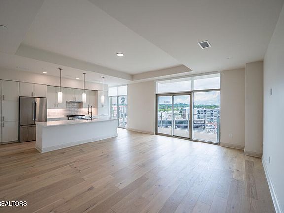 5th image of 122 Stadium Way #814