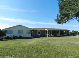 5000 Oak Garden Dr, Kernersville, NC 27284