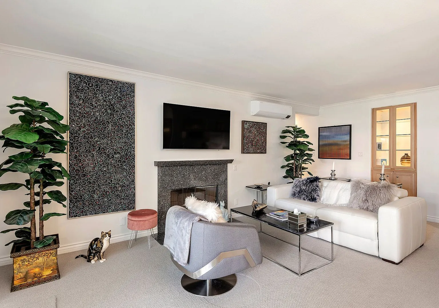 RARELY offered! Top floor three bedroom 2.5 bath El Escorial condo, fully furnished at East Beach. — Photo 4