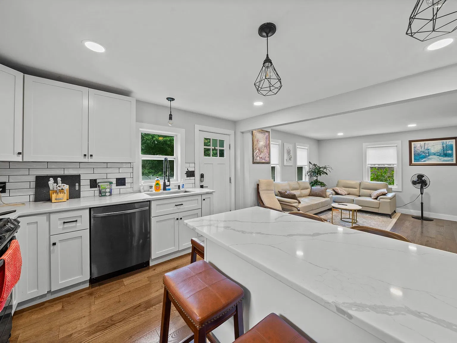 3 bed, 1.5 bath, 1791 sqft, $3,600 — Photo 3