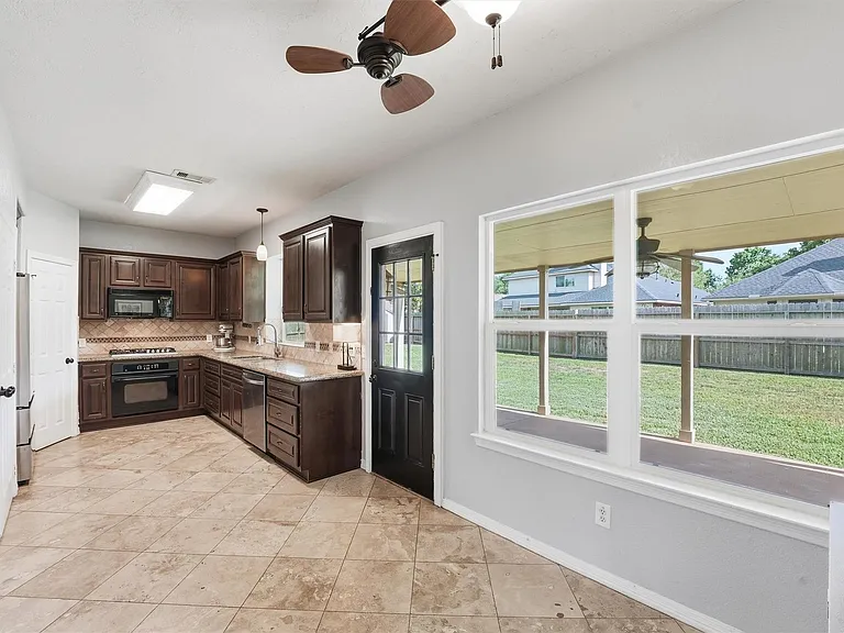6215 Lake Chase Ct — Photo 7
