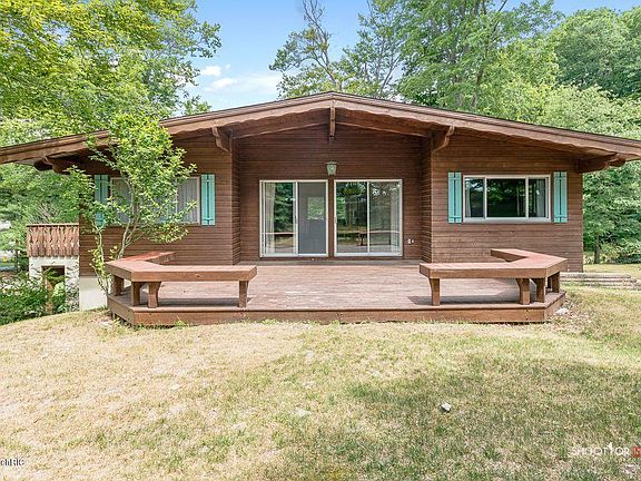 2nd image of 4025 Applewood Ln