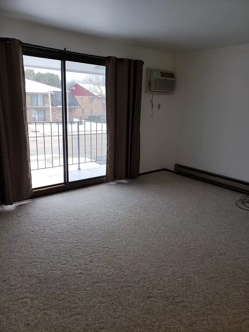 2 bed, 900 sqft, $1,100 — Photo 3