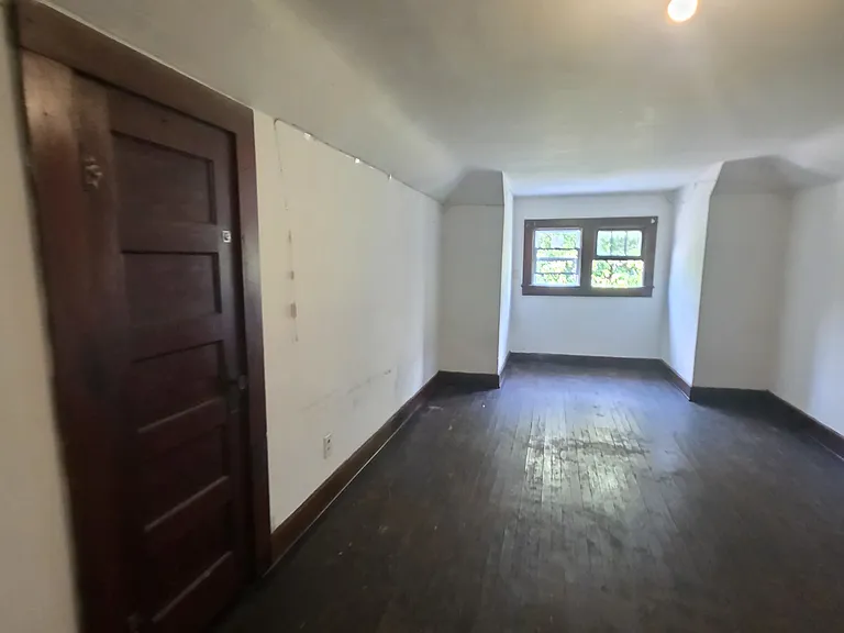 1303 E Hickory St — Photo 10