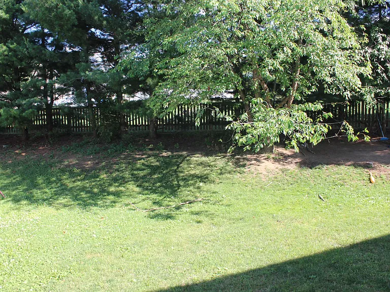 67 Johns Dr — Photo 20