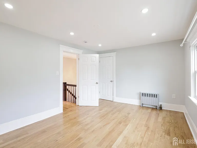 657 Amboy Ave — Photo 9
