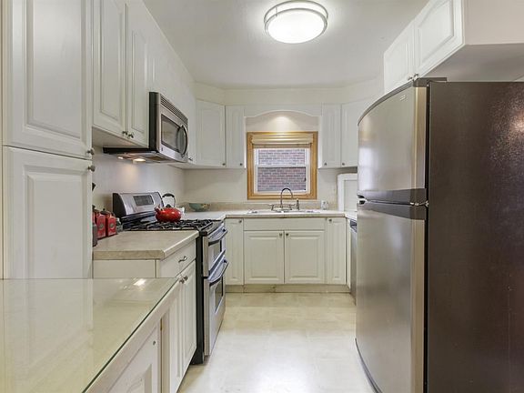 4th image of 1740 Sheridan Ave