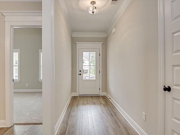 5th image of 136 Tanager Ln